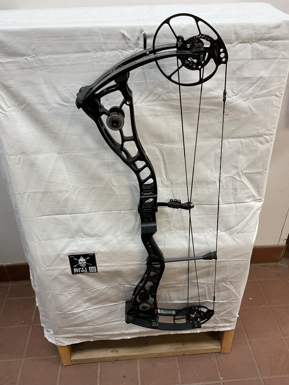 BOWTECH PROVEN 34  LD - RH/BLACK/70 - #BP34LDB70-2 - USED BOW!!!