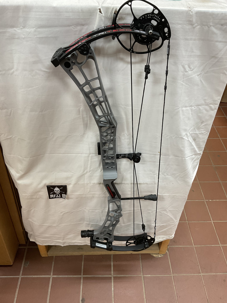 DARTON Tri-Tech 35 - RH/Grey/70 - #DTT35RHG70 - 1 -USED BOW!!!