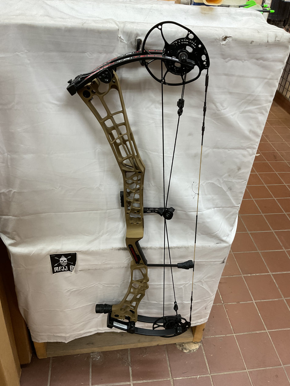 DARTON Tri-Tech 35 - RH/Flat Dark Earth/70 - #DTT35RHFDE70 - 4 -USED BOW!!!