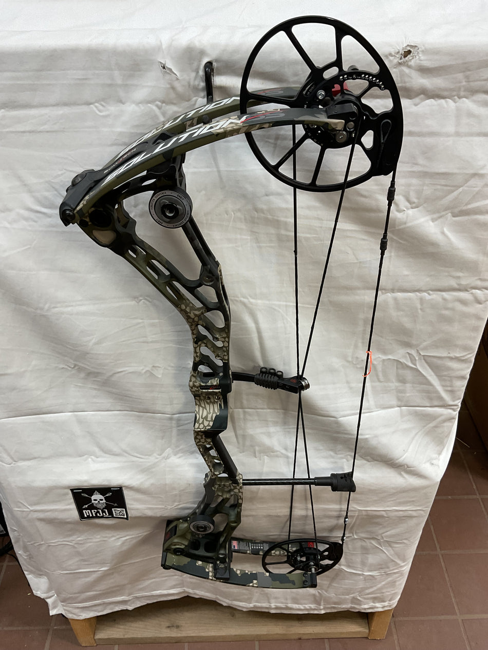 BOWTECH SOLUTION SS - RH/KUIU/70 - #BSSSRHKV70- 2 - USED BOW!!!