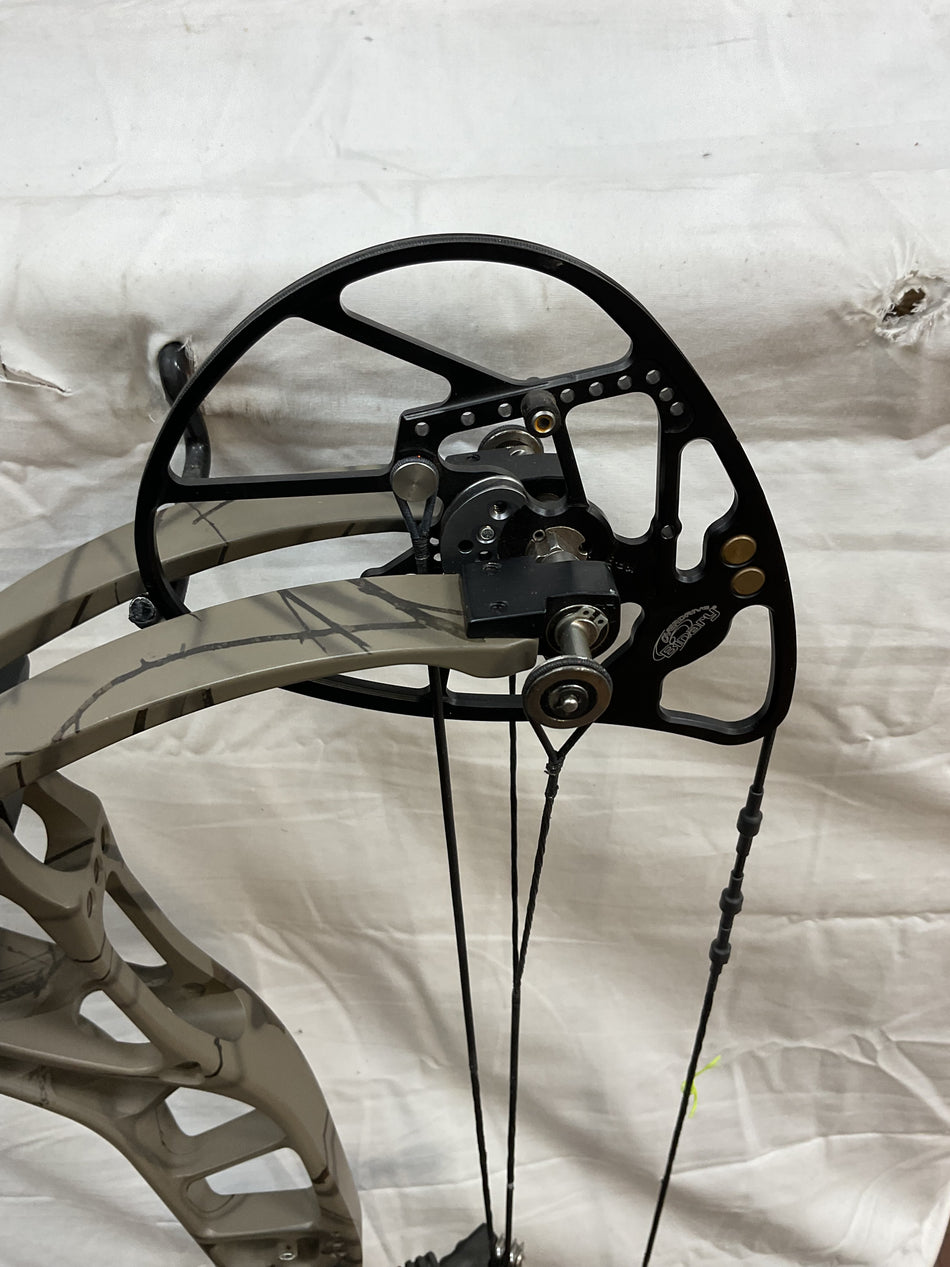 BOWTECH REALM SR6 - LH/Mossy Oak /70 - BTRSR6LHMO70- 5 - USED BOW!!!