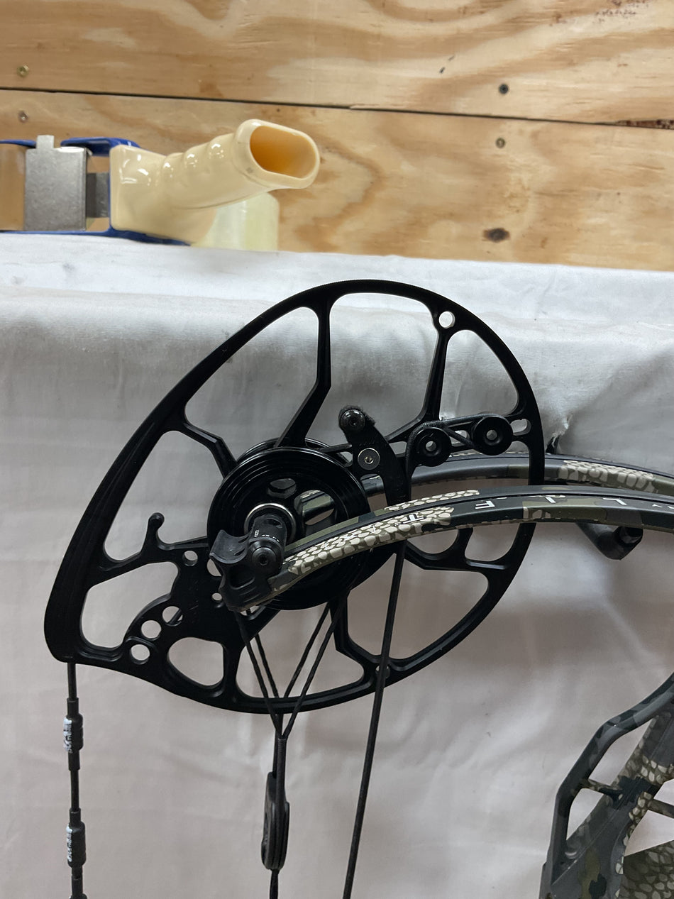 MATHEWS LIFT X 33  - RH/Kuiu/55-80# - #ML3X3RHKB5580 - 62 - USED BOW!!!