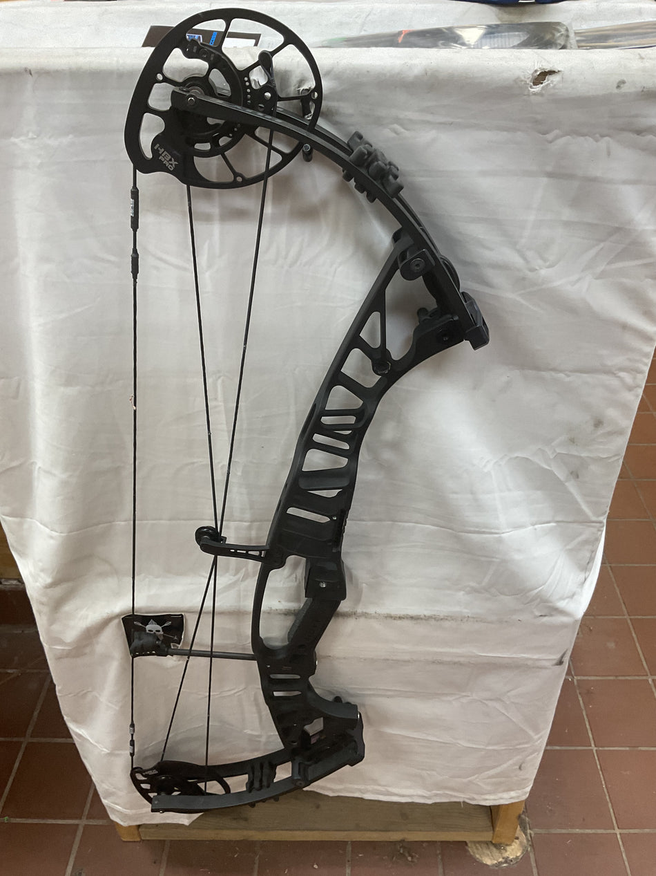 HOYT HIGHLINE - RH/Black/70# - HHLRHB70 -1- USED BOW!!!