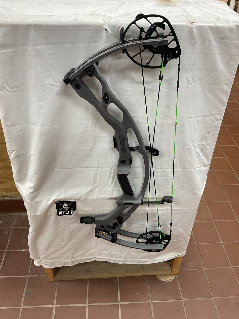 HOYT RX9 - RH/Tombstone/70 - #HRX9RHTS70 - 13 - USED BOW!!!