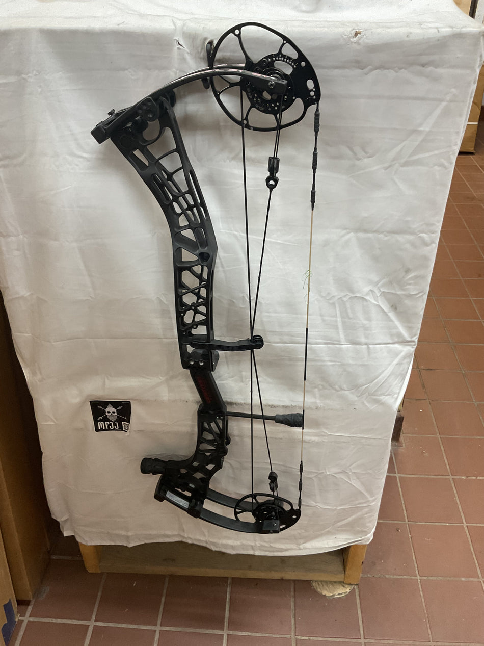 DARTON SEQUEL 31 ST2 - LH/Black/70 - DS31ST2B70 - 14 - Used Bow!!!