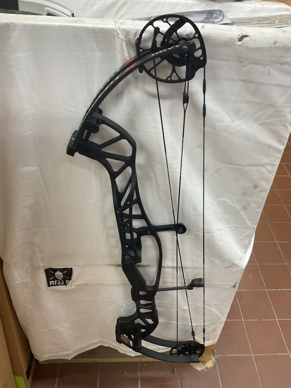 HOYT CONCEPT X 37 - RH/BLACK/60 - HCX37RHB60-1- USED BOW!!!