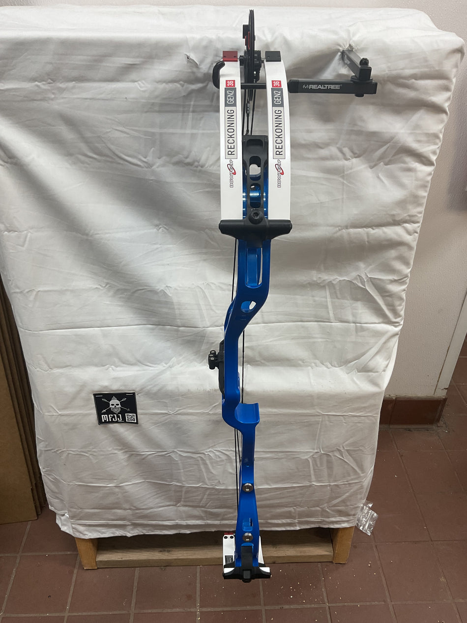 BOWTECH RECKONING GEN2 36 - RH/ILLUSION BLUE/60 - BTRG236RH60- 1 - USED BOW