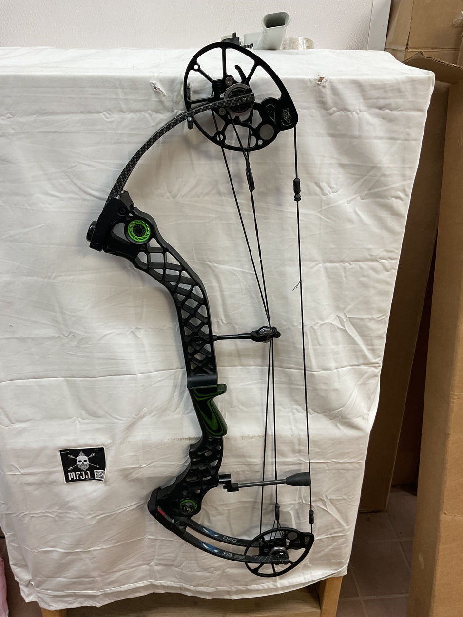 MATHEWS MONSTER CHILL R- RH/BLACK/70# -  MMCRHB2870 - 3 - USED BOW!!!