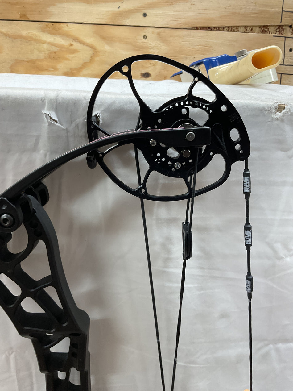 DARTON CONSEQUENCE - RH/BLACK/70 - DC2RHB70 - 8 - USED BOW!!!