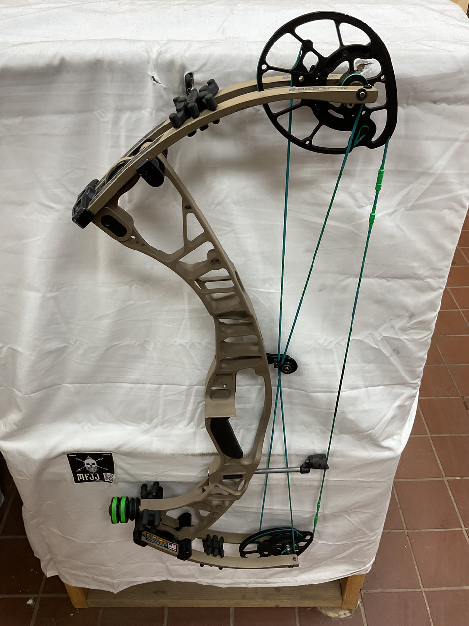 HOYT VENTUM PRO 33 - RH/BUCKSKIN/80 - HVP33RHB80 - 12 - USED BOW!!