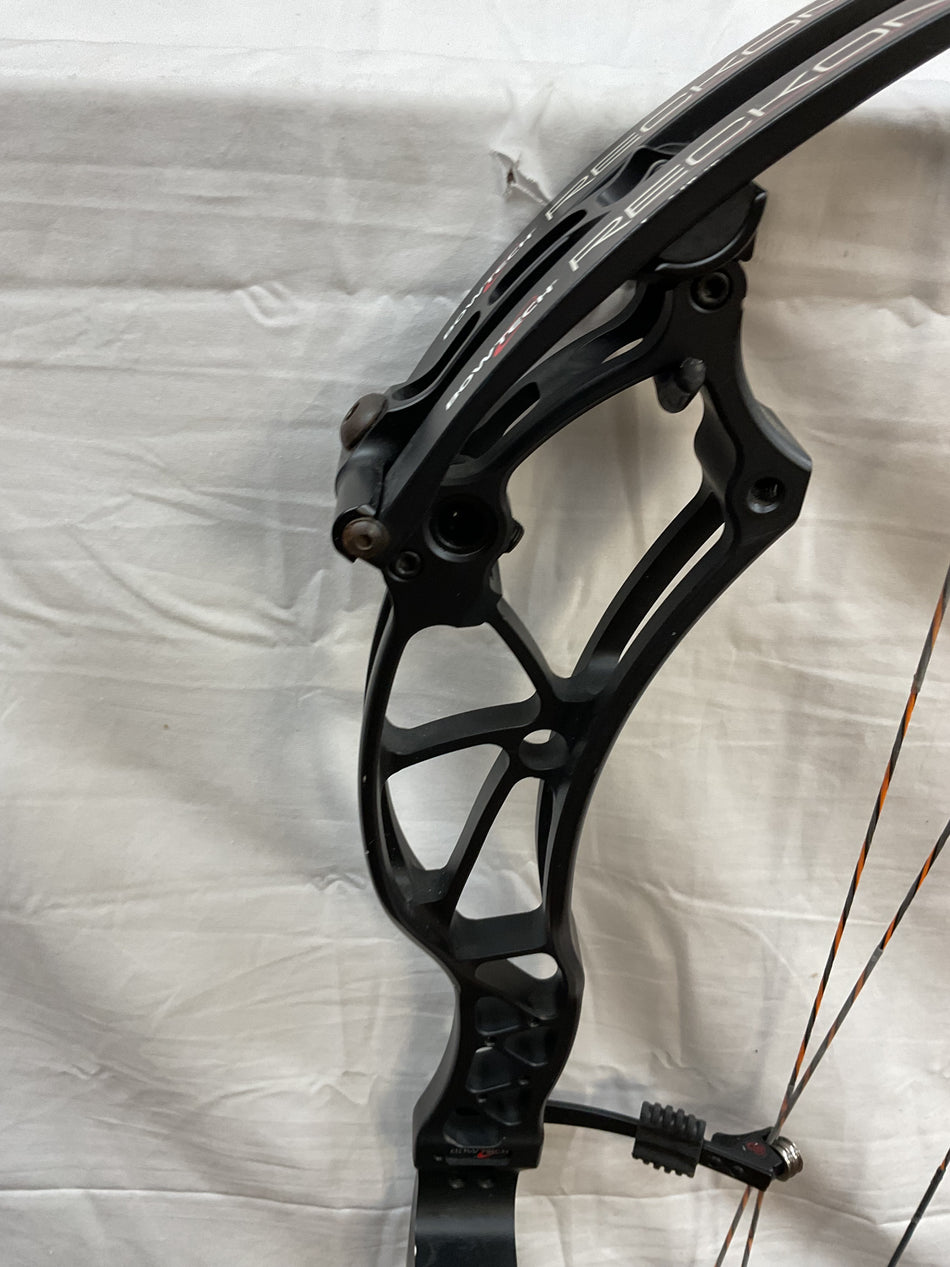 BOWTECH RECKONING Gen 1 38 - RH/BLACK/70 - BTRG138RHB70- 1 - USED BOW!!!