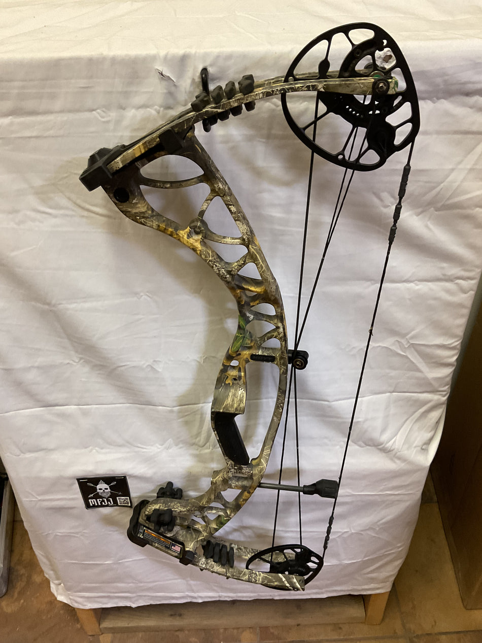 HOYT TORREX - RH/REALTREE EDGE - BLACK/65 - #HTRHBU65 - 5 - USED BOW!!!