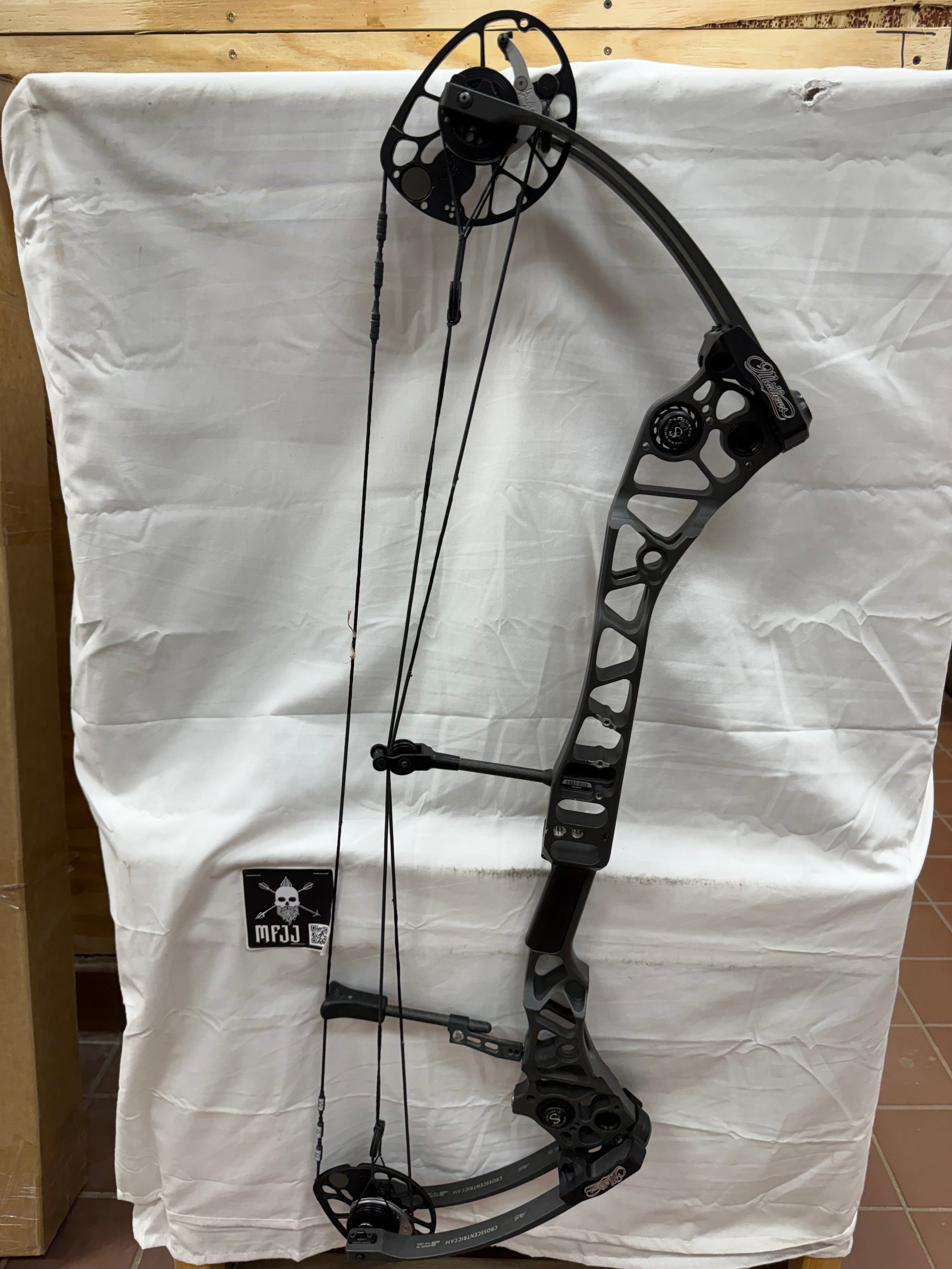 MATHEWS HALON X Comp - RH/Stone/60# - #MH6RHG60 - 1- USED BOW ...