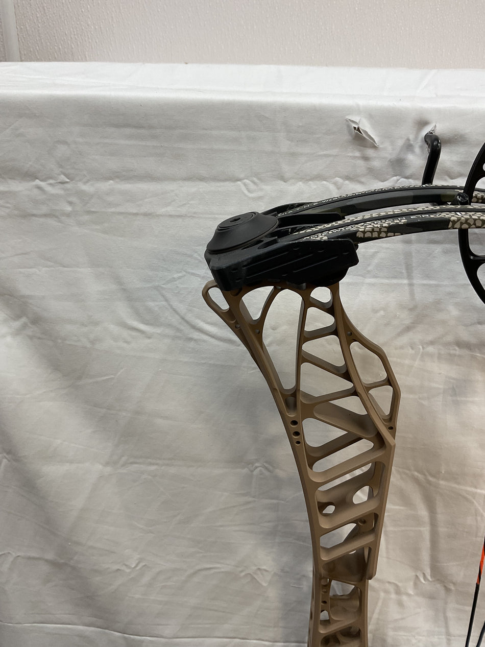 MATHEWS LIFT X 33 - RH/EARTH-KUIU/80 - MLX33RHS80-2 - USED BOW!!!