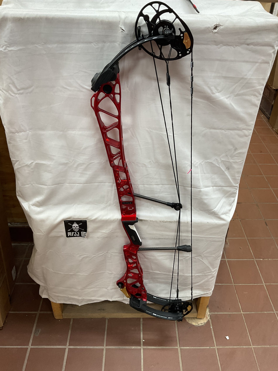 MATHEWS TITLE 40 GEN 2- RH/Red/50-70 - MT40RHR - 3 - USED BOW!!!
