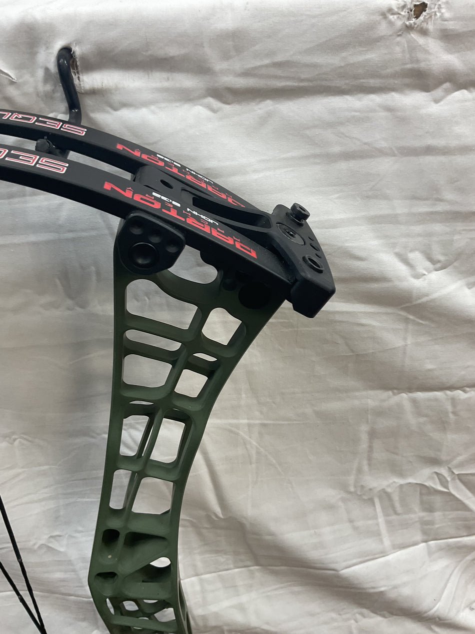 DARTON SEQUEL 35 ST2 - RH/GREEN-BLACK LIMBS/70 - DS35ST2G70- 7 - USED BOW!!!