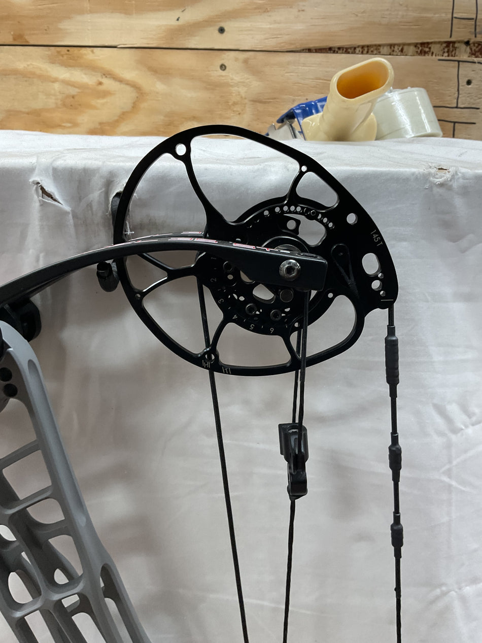 DARTON SEQUEL 35 ST2 - RH/Grey/60 - DS35ST2GD60 - 15- Used Bow!!!