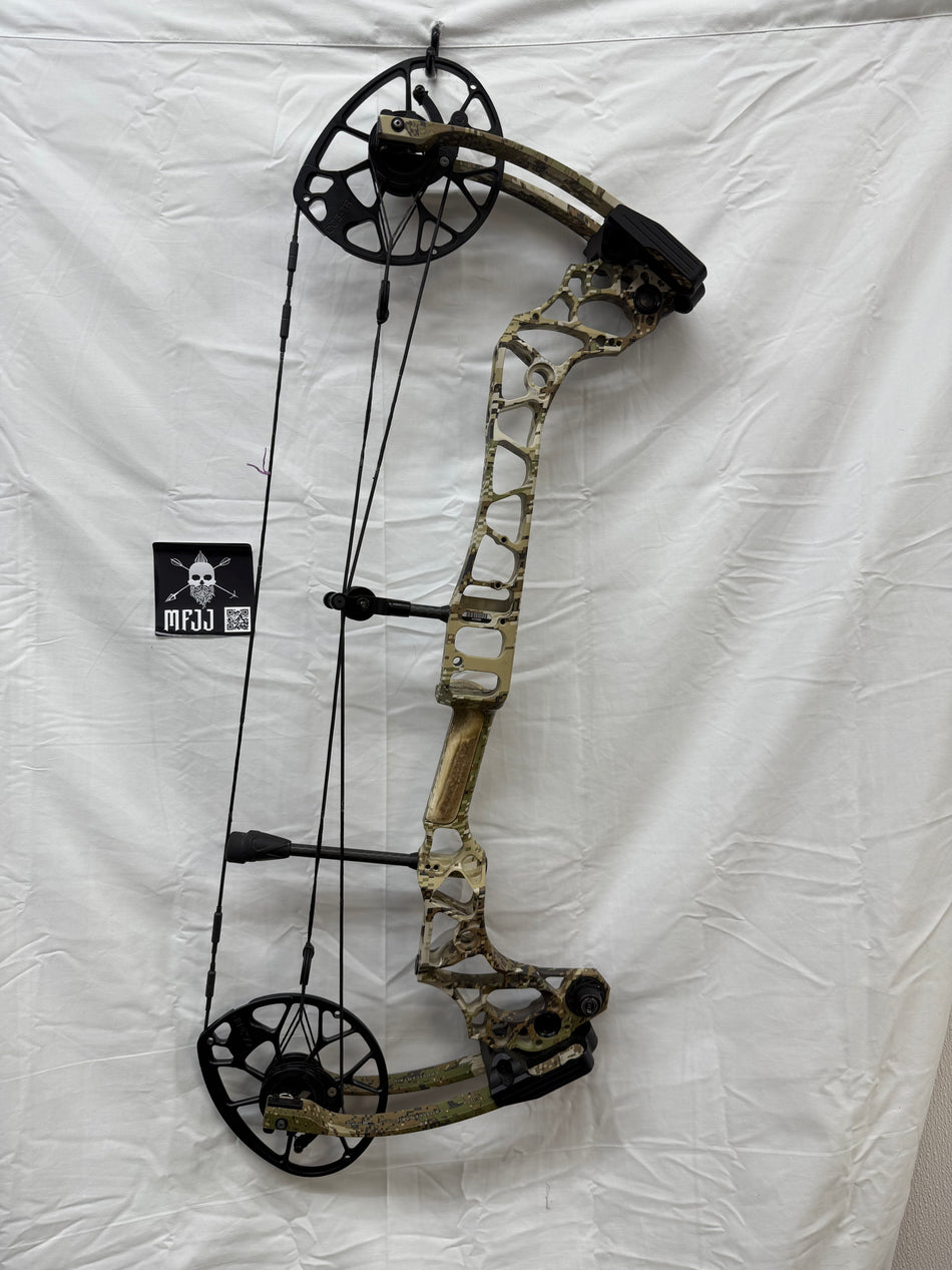 MATHEWS TRIAX SITKA SUBALPINE - RH/SITKA SA/70# - MTRHSA70-1 - USED BOW!!!