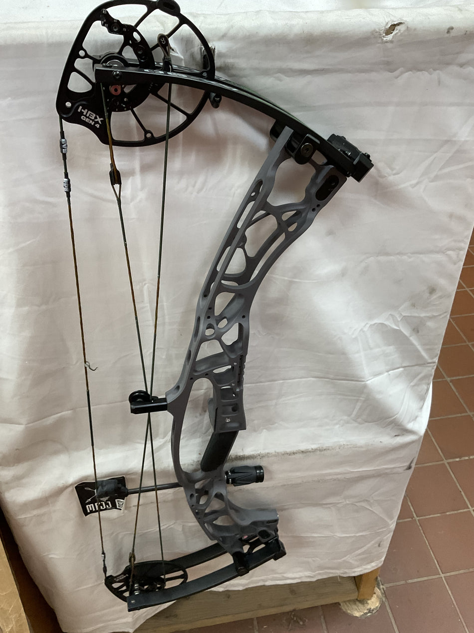 HOYT AX-90 - RH/Tombstone/90# - HAX-90RHTS90 -4- USED BOW!!!