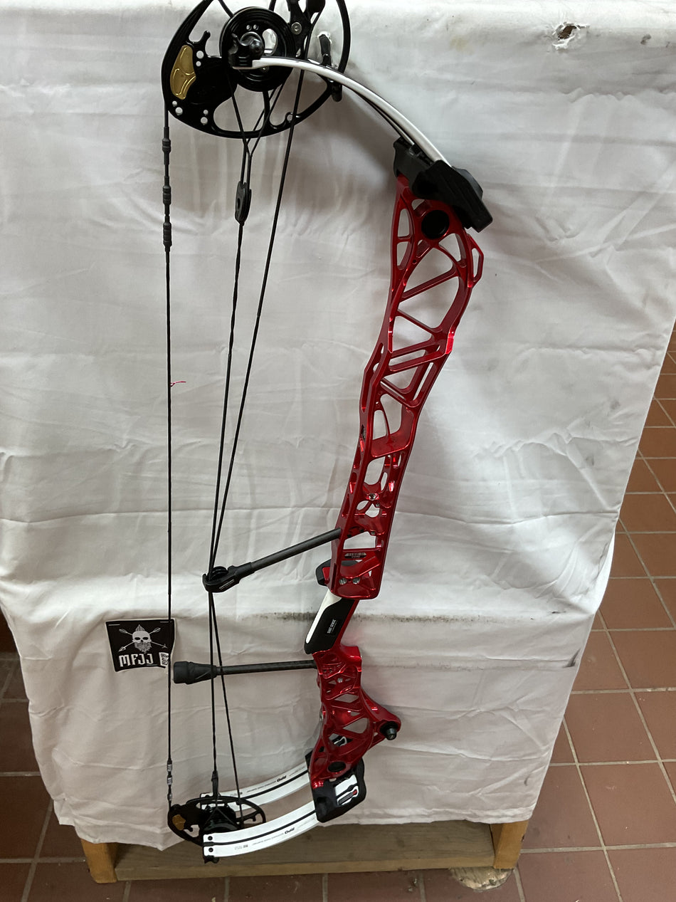 MATHEWS TITLE 36 G2- RH/Red/50-70# - #MT36RHR70 - 6 - USED BOW!!!