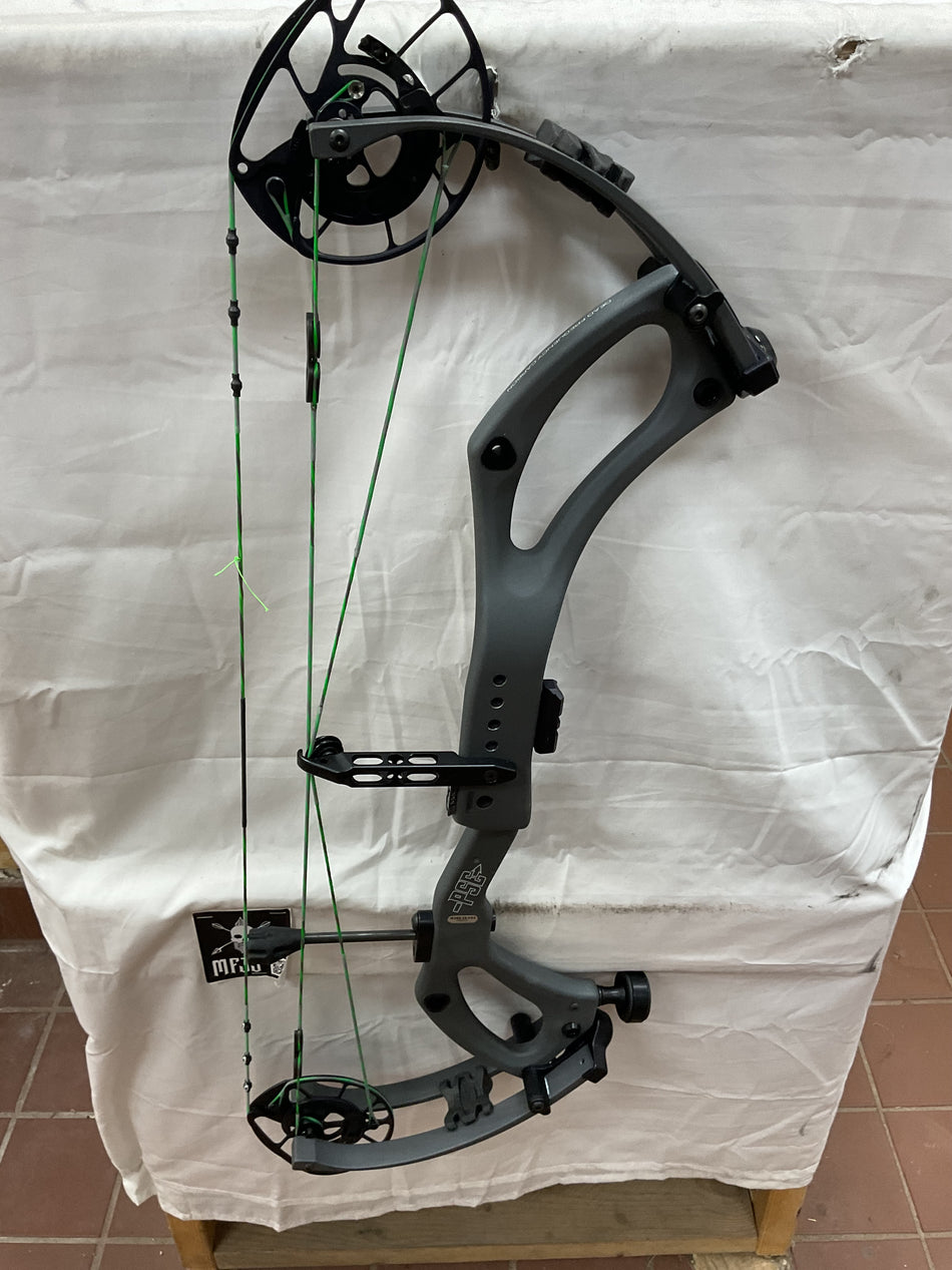 PSE MACH 30 DS - RH/Grey/70 - PM30DSRHG70 - 12 - USED BOW!!!
