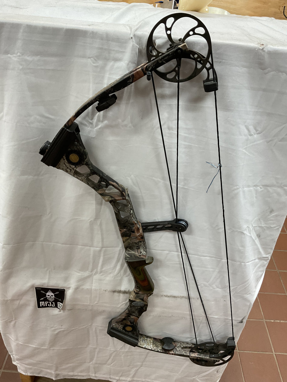 MATHEWS OUTBACK  - RH/HARDWOODS/60-70# - #MSBRHRTH2960 - 1 - Used Bow!!!
