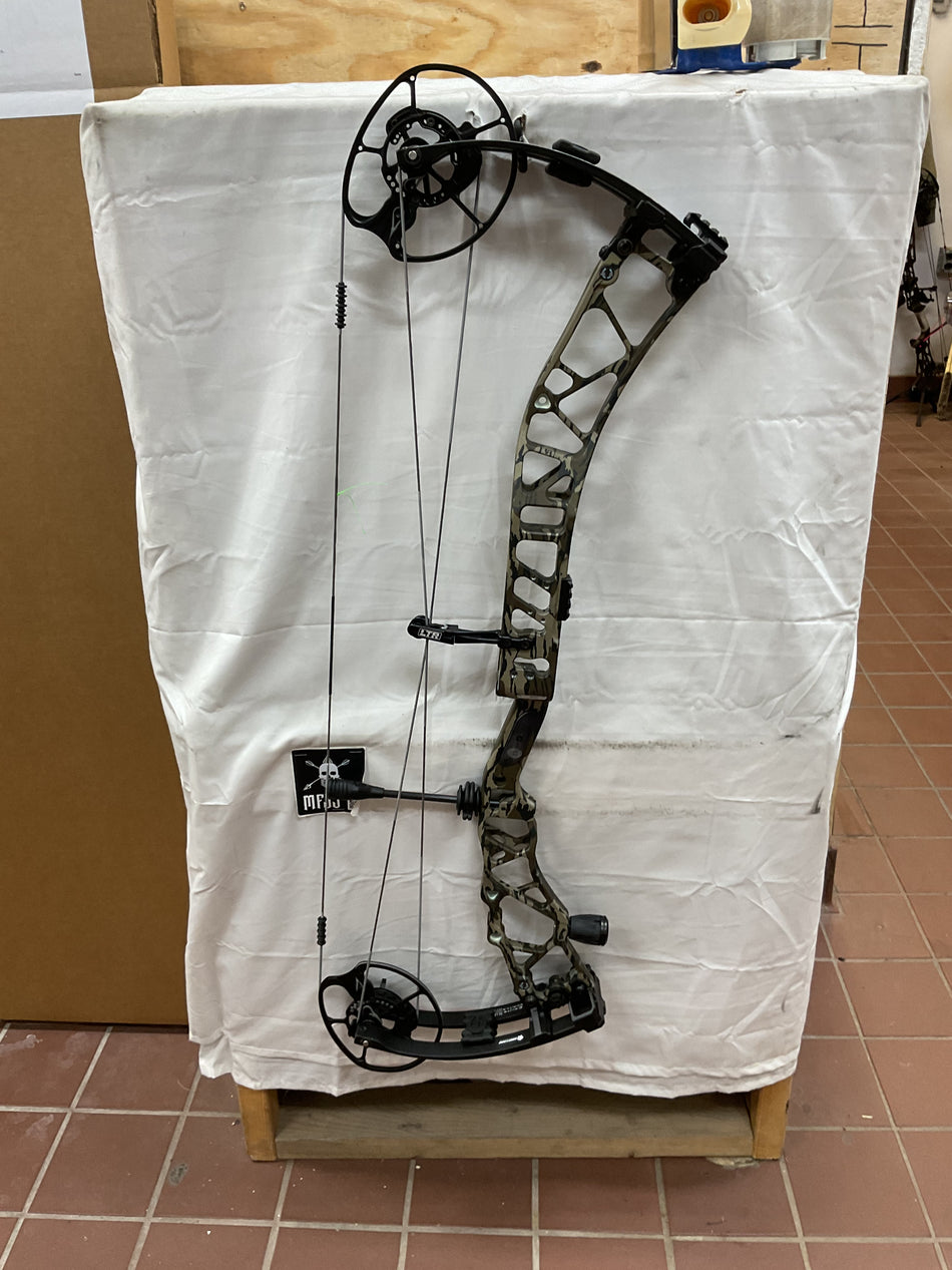 ELITE EXALT LD - RH/Bottomland/70 - EELDRHBTM70-3- USED BOW!!!!!!