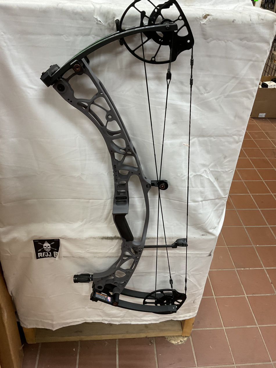 HOYT AX-90 - RH/Thombstone/90# - HAX-90RHTS80 -1- USED BOW!!!