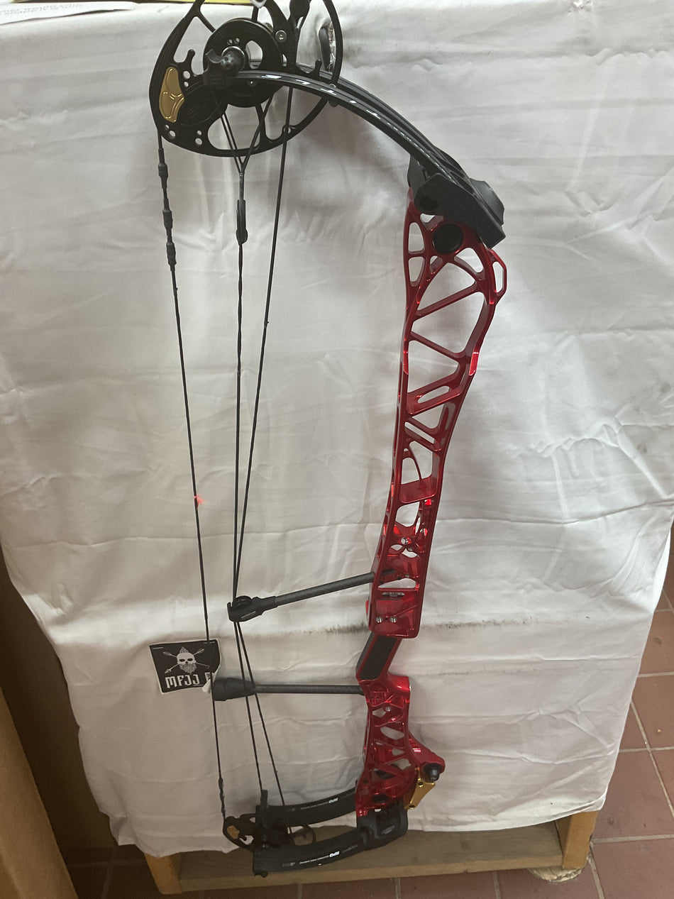 MATHEWS TITLE 38 GEN 2 - RH/Red/70 - 7 - USED BOW!!!