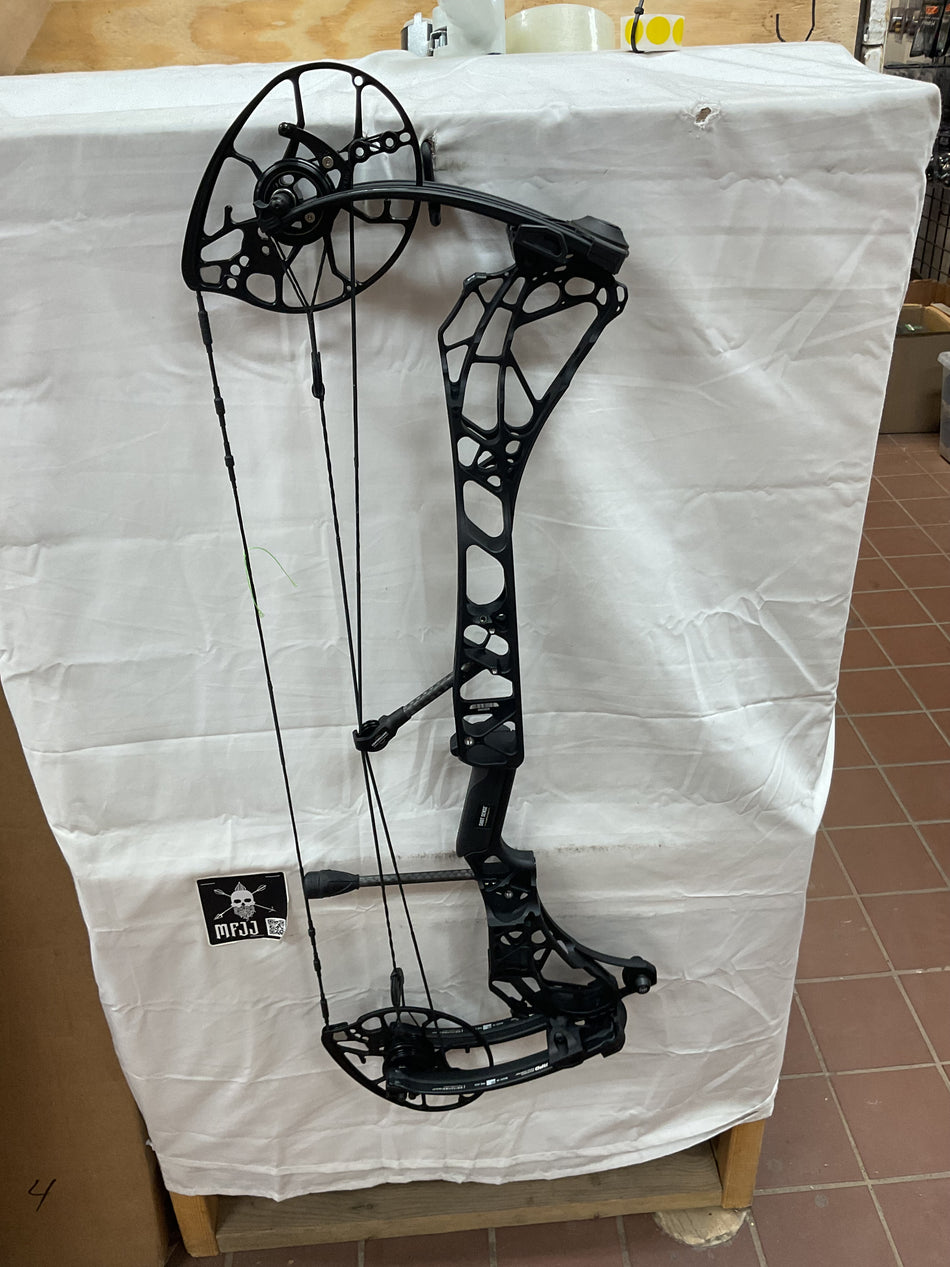 MATHEWS ARC 30 - RH/BLACK/55-80# - #MA30RHB5580 - 1 - USED BOW!!!