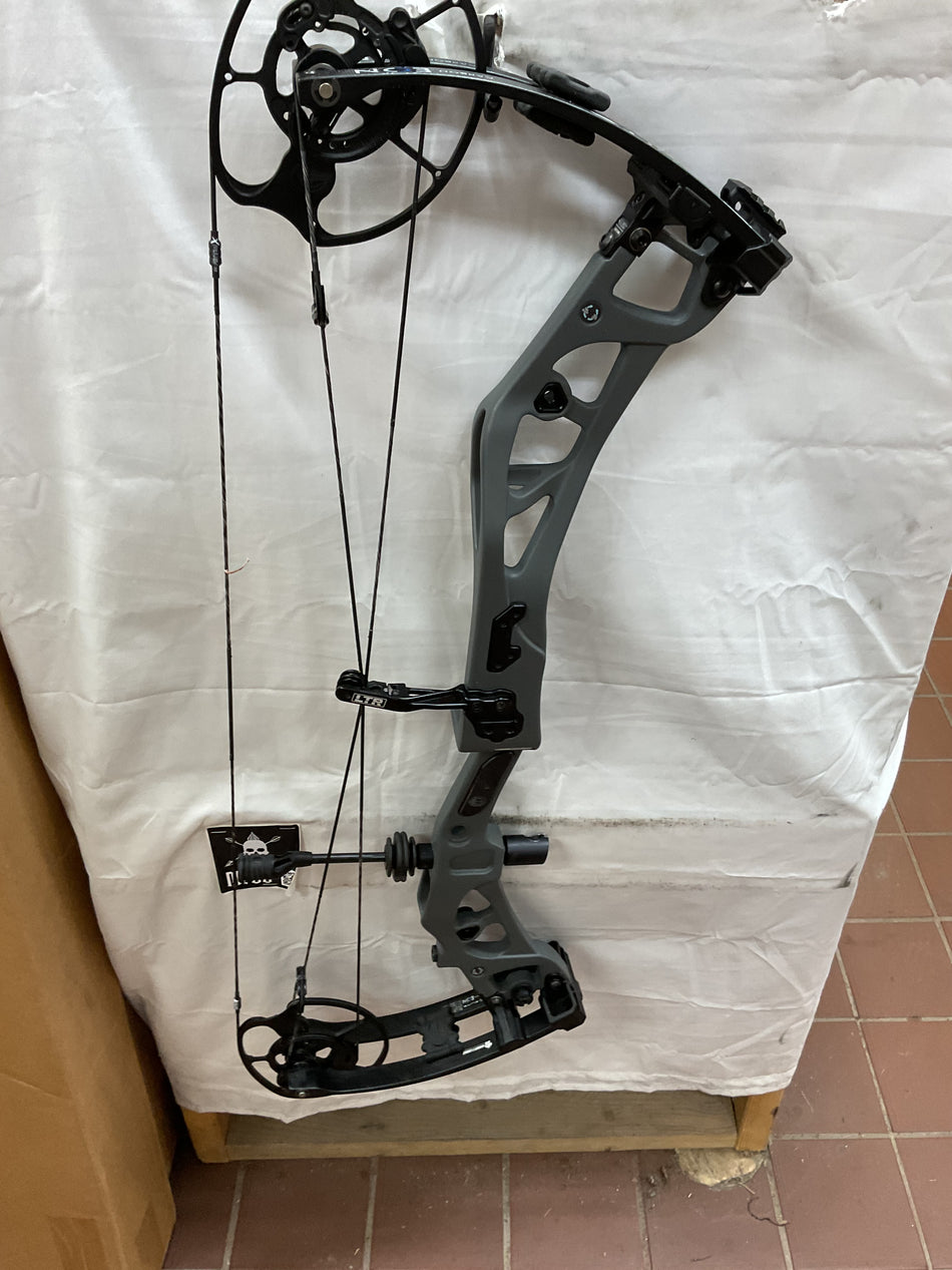 ELITE CARBON EON - RH/Gray/70 - #ECERHG70 - 1 - USED BOW!!!