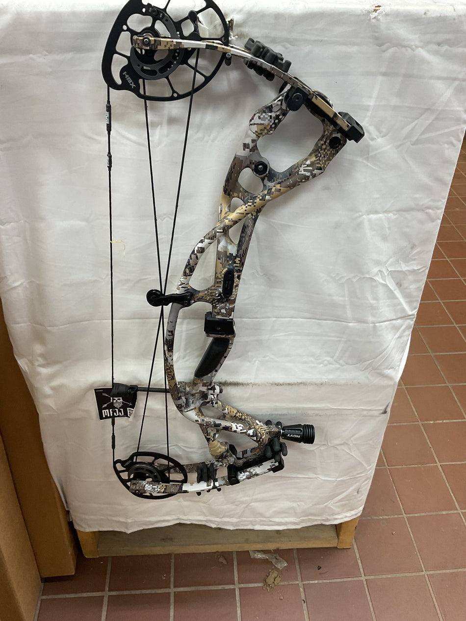 HOYT RX5 - RH/Elevate II/60 - HRX5RHW60 - 14 - USED BOW!!!