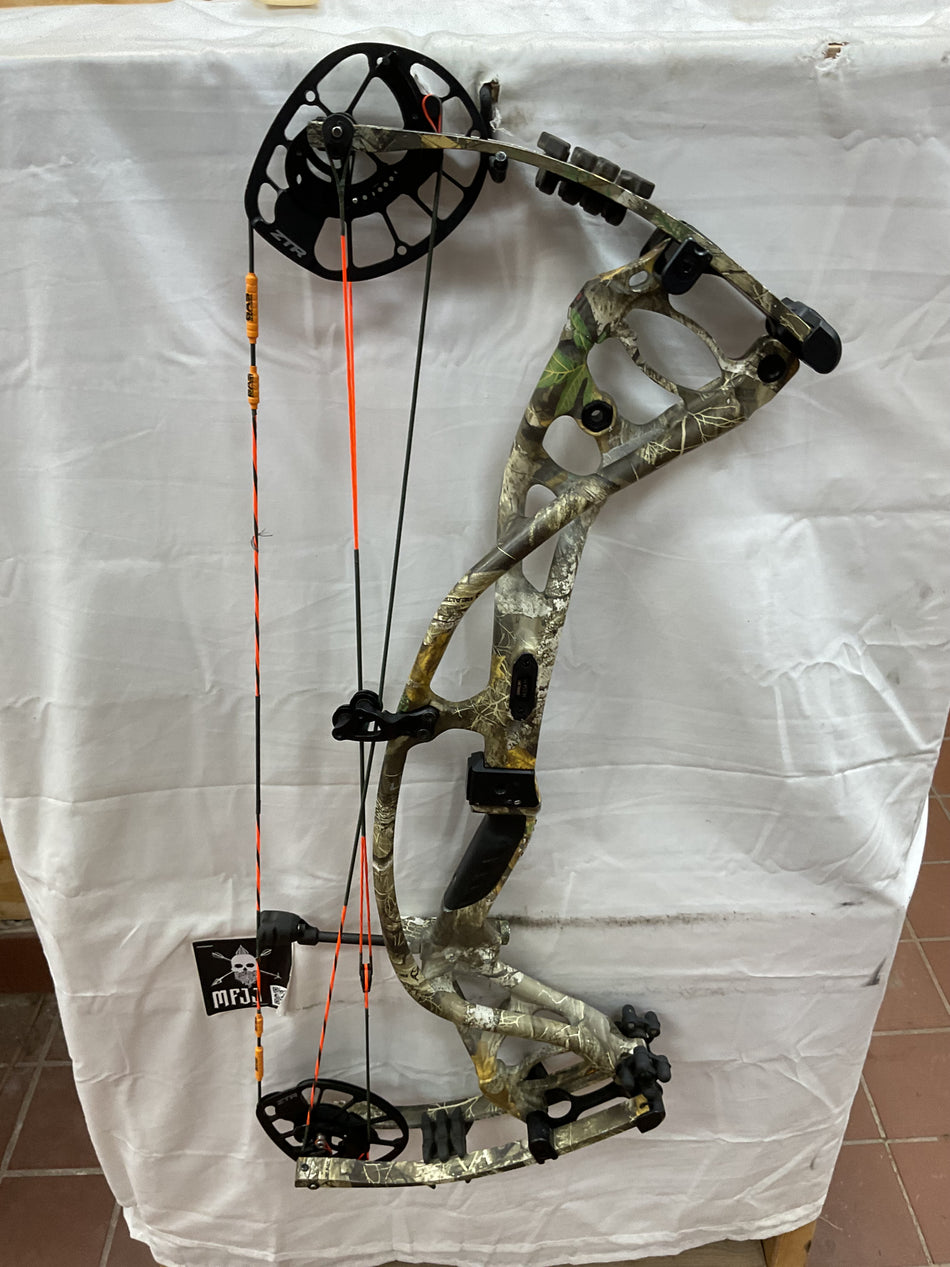 HOYT RX-4 - RH/Realtree/80# - #HRX4RHRT80-2-USED BOW!!!