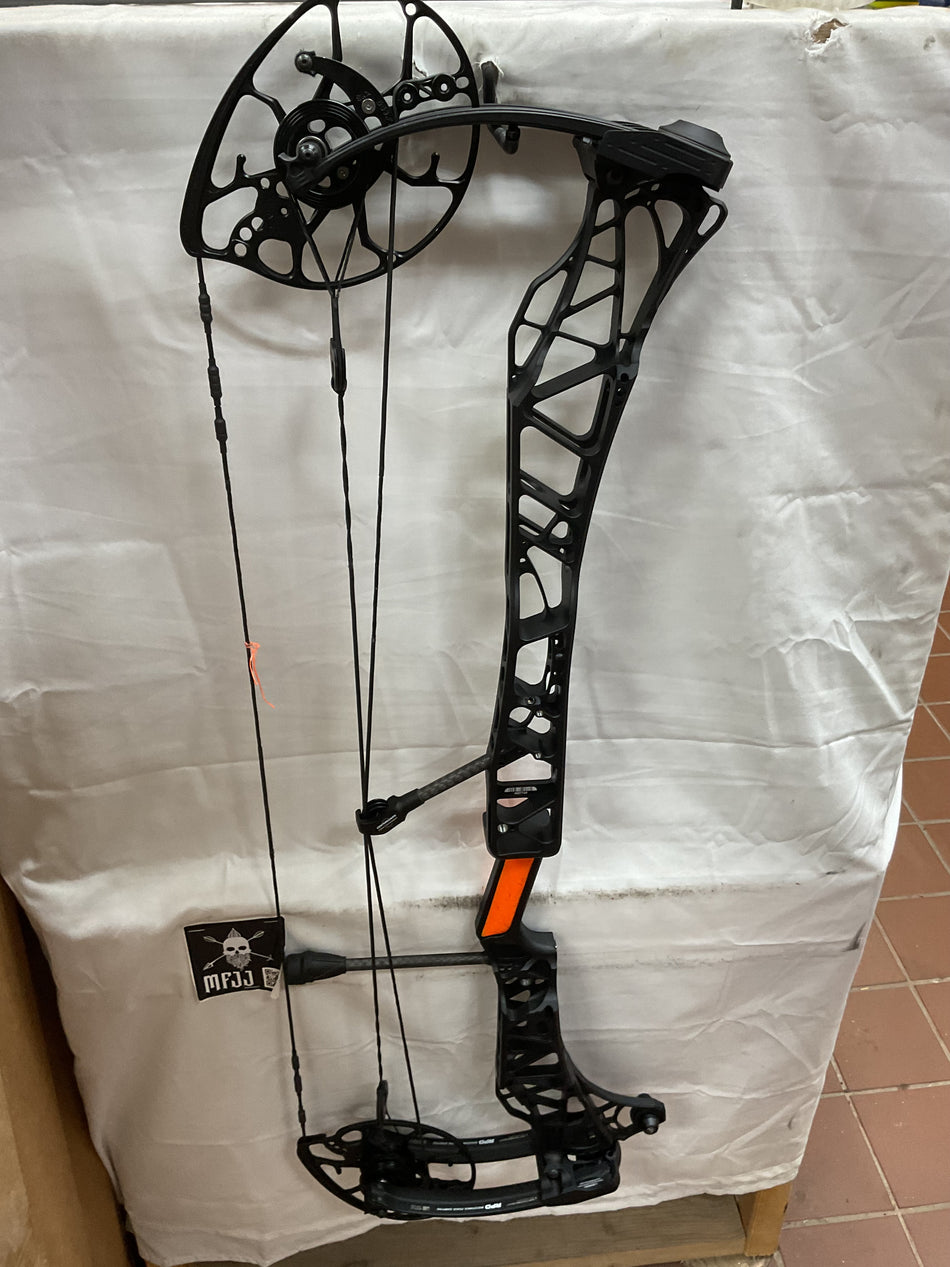 MATHEWS LIFT 33  - RH/Black/55-80# - #ML33RHB5580 - 72 - USED BOW!!!
