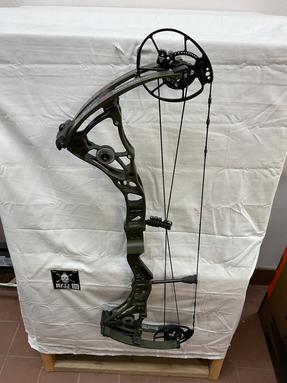 BOWTECH CORE SR - RH/OD GREEN/70 - #BCSROD70-2- USED BOW!!!