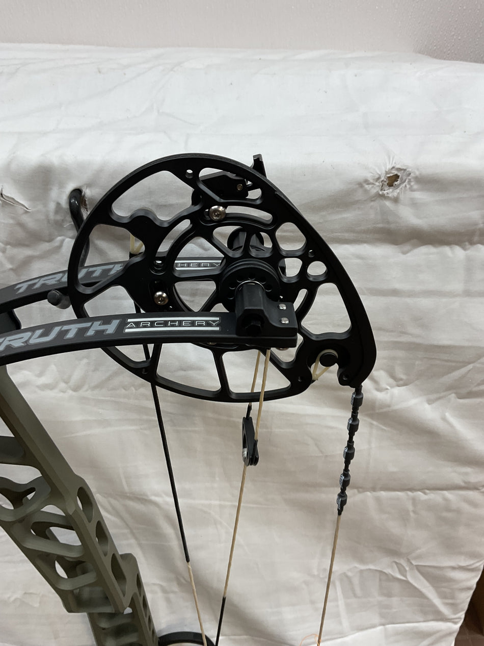 TRUTH MG35 RH/OLIVE GREEN-BLACK/50#- T35MGRHOGB50 - 1 - USED BOW!!!!!
