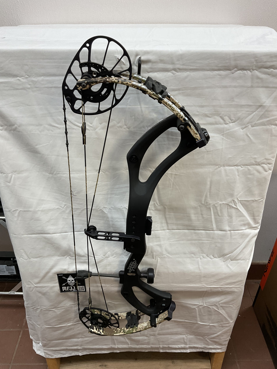 PSE NOCK 30 ES - RH/BLACK - SITKA SUBALPINE/70 - #PN30BSS70 - 3 - USED BOW!!!