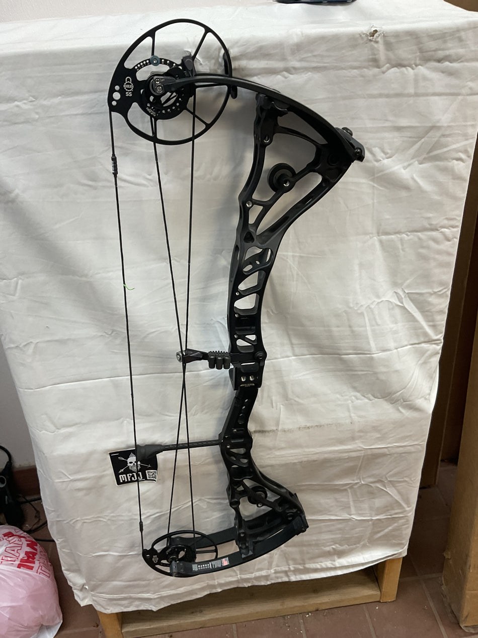 BOWTECH CORE SS - RH/BLACK/70 - #BCSSBLK70- 7 - USED BOW!!!