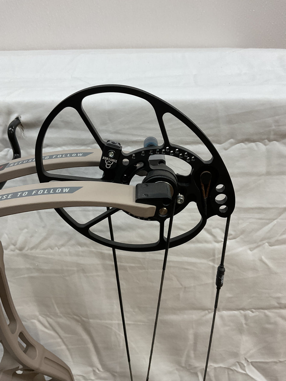 BOWTECH PROVEN 34 - RH/SANDSTONE/70 - #BP34RHSTN70-5 - USED BOW!!!