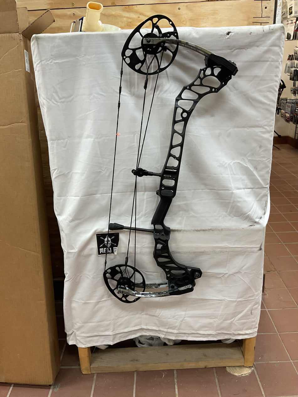 PSE EVOLVE DS - RH/Charcoal Grey/60 - #PSEEVRHB60 - 6 - USED BOW!!!