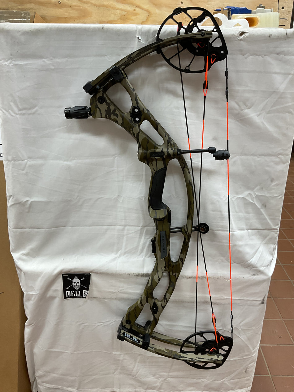 HOYT RX9 - RH/Bottomland/70 - #HRX9RHBTM70 - 15 - USED BOW!!!