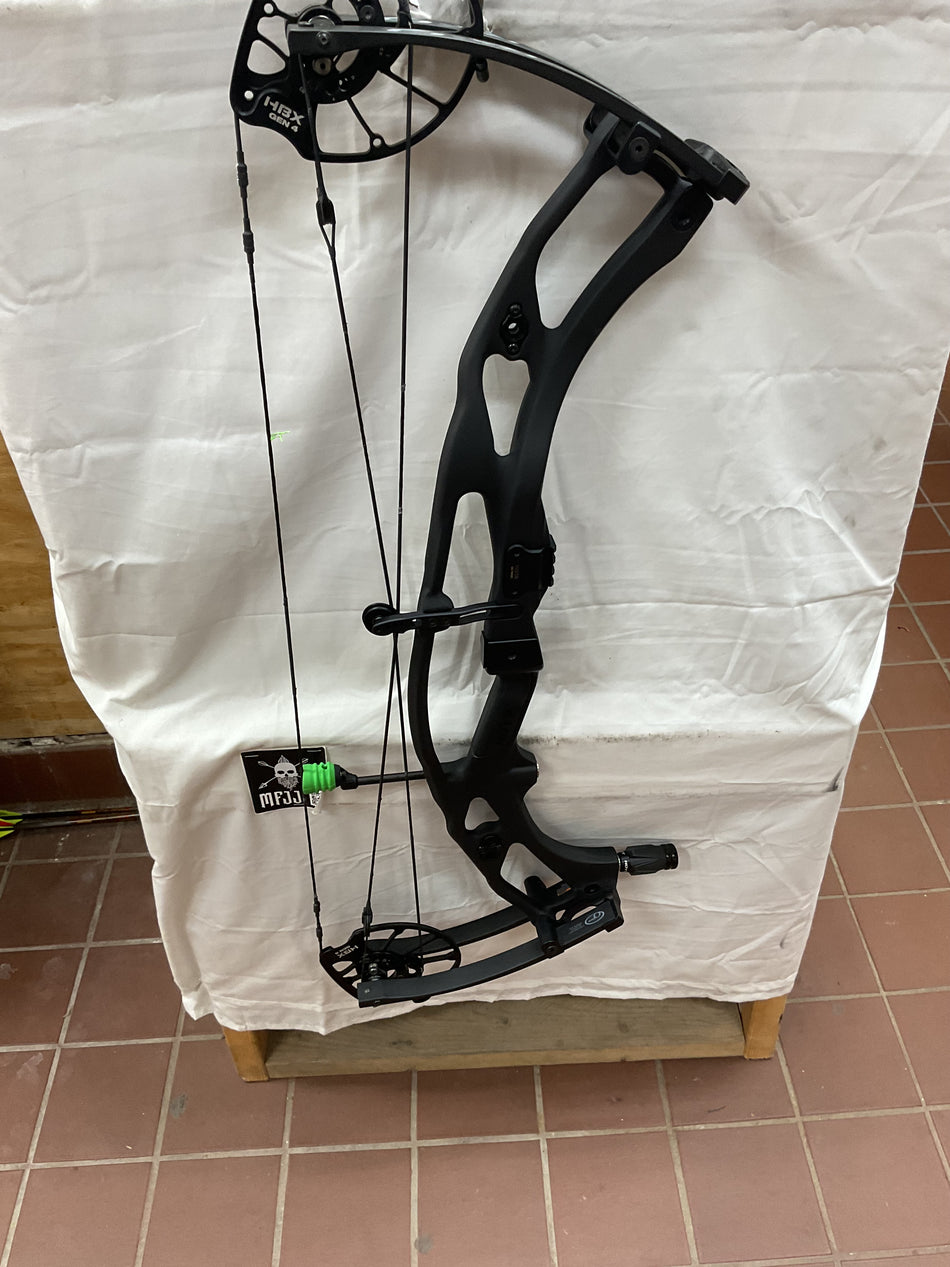 HOYT RX9 ULTRA - RH/BLACK/70 - #HRX9UB70 - 17 - USED BOW!!!