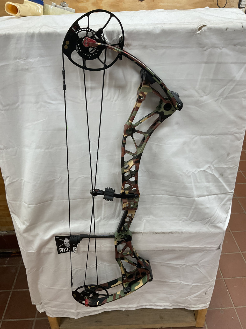 BOWTECH REVOLT X - RH/Woodlands/70 - BTRVXRHWL70 - 8 - USED!!!!