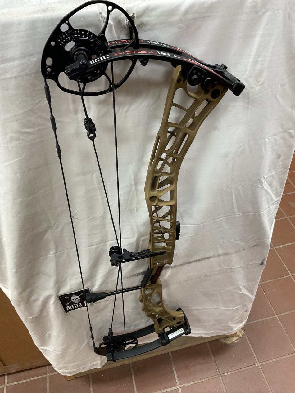DARTON TRITECH 33 - RH/Flat Dark Earth/70 - DT33RHFDE70 - 9 - USED BOW!!!