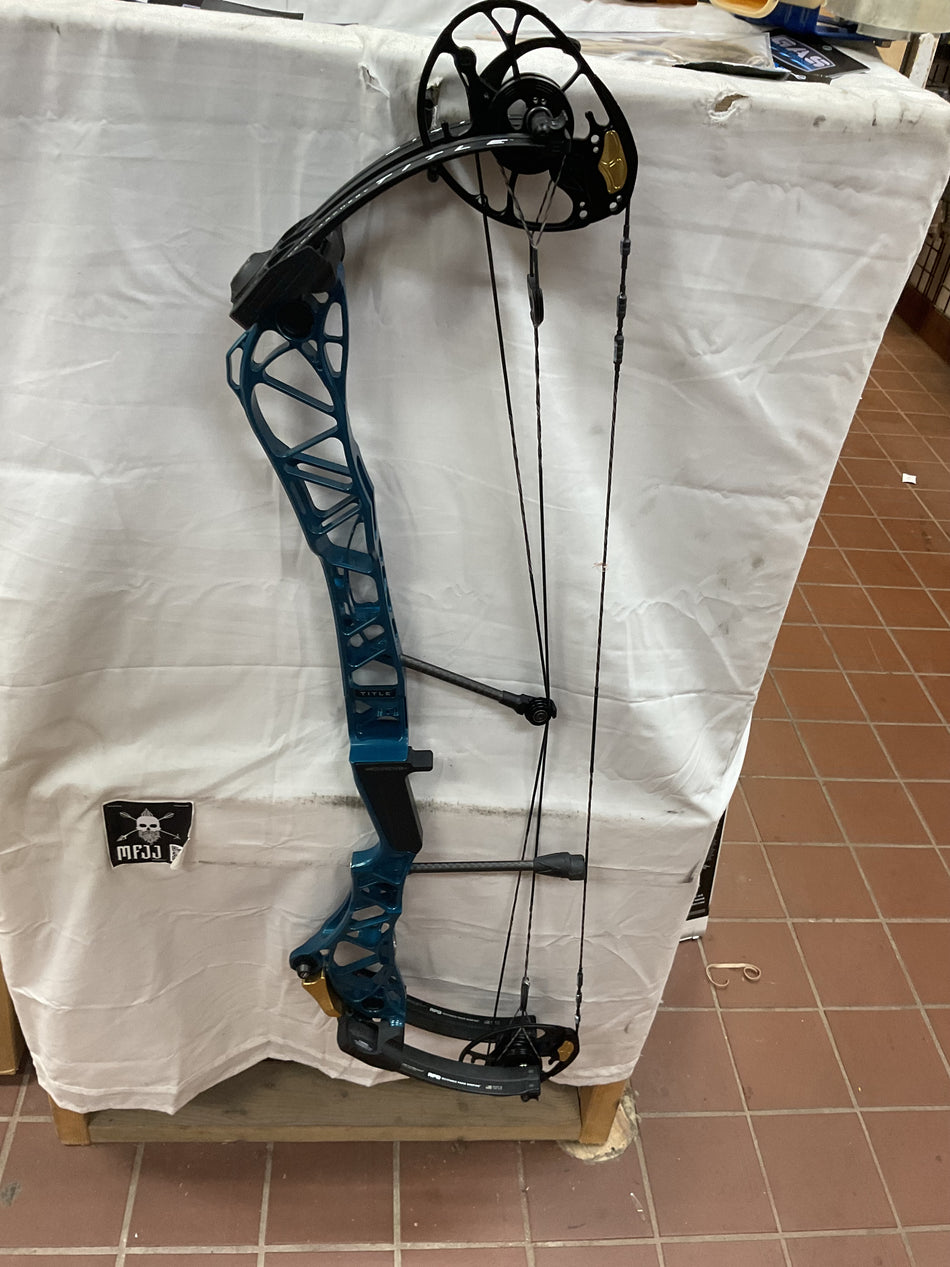 MATHEWS TITLE 36 Gen 1 - RH/Deep Teal/50-70# - #MT36RHDT70 - 10 - USED BOW!!!