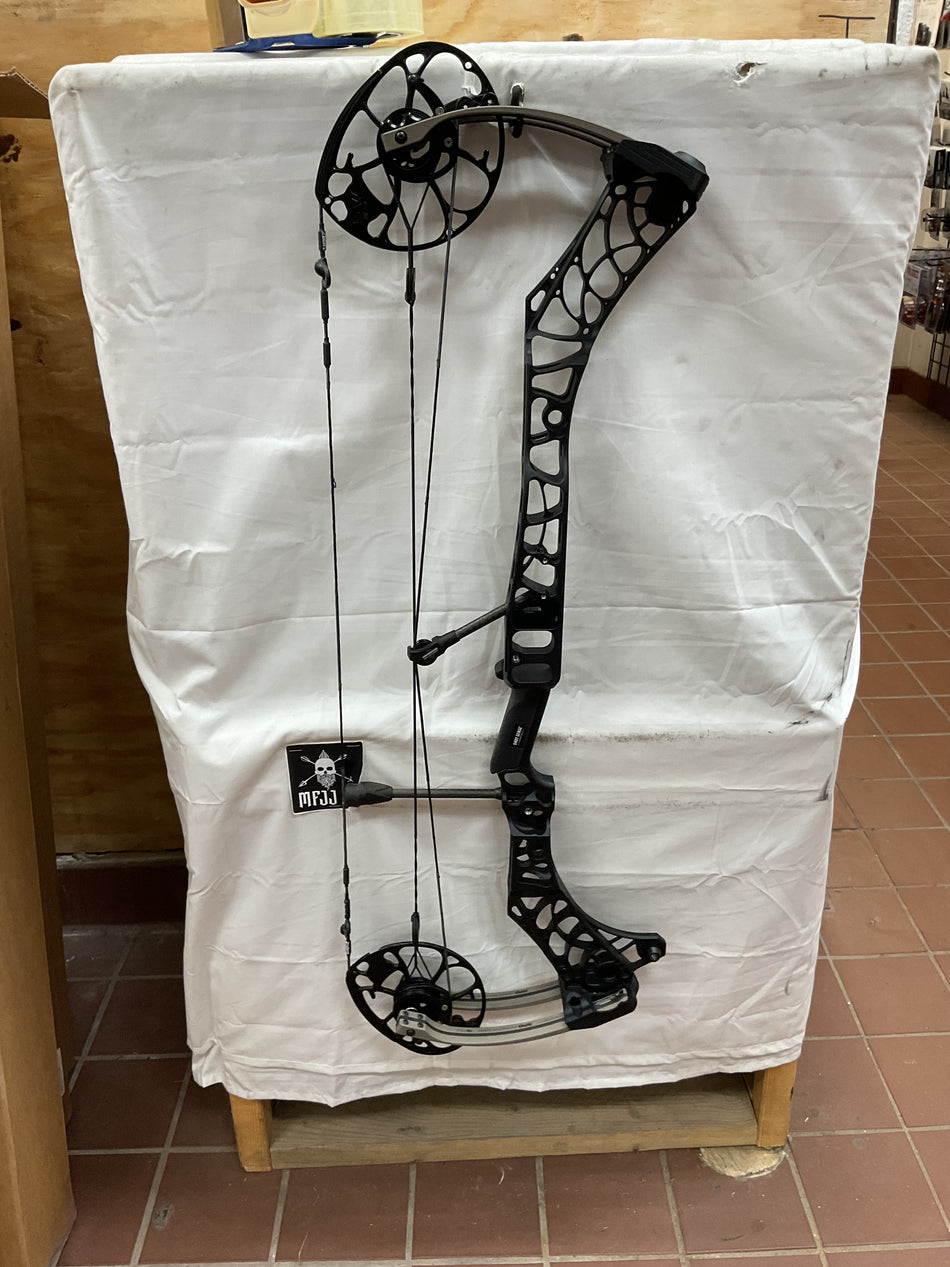 MATHEWS PHASE 4 33 - RH/Black-Granite/60-75# - MP433RHBG6075- 14 -USED BOW!!!