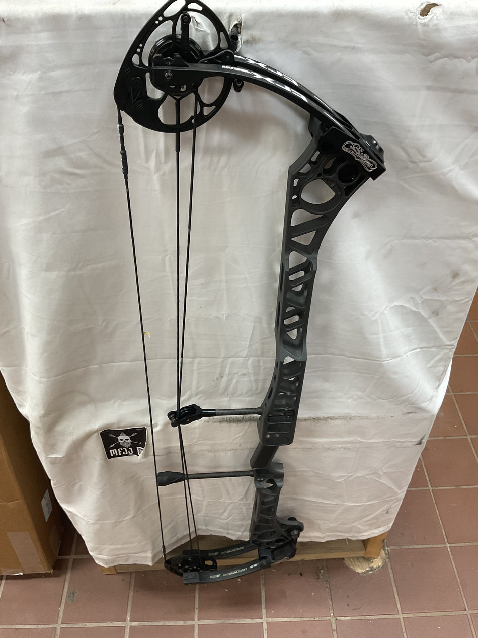 MATHEWS TRX 40 - RH/Stone/60 - MT40RHS60 - 6 - USED BOW!!!
