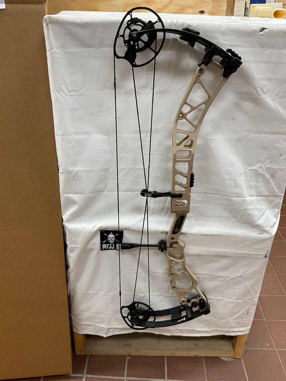 ELITE EXALT 35 - RH/Tan/65 - EE35RHT65 - 18 - USED BOW!!!!