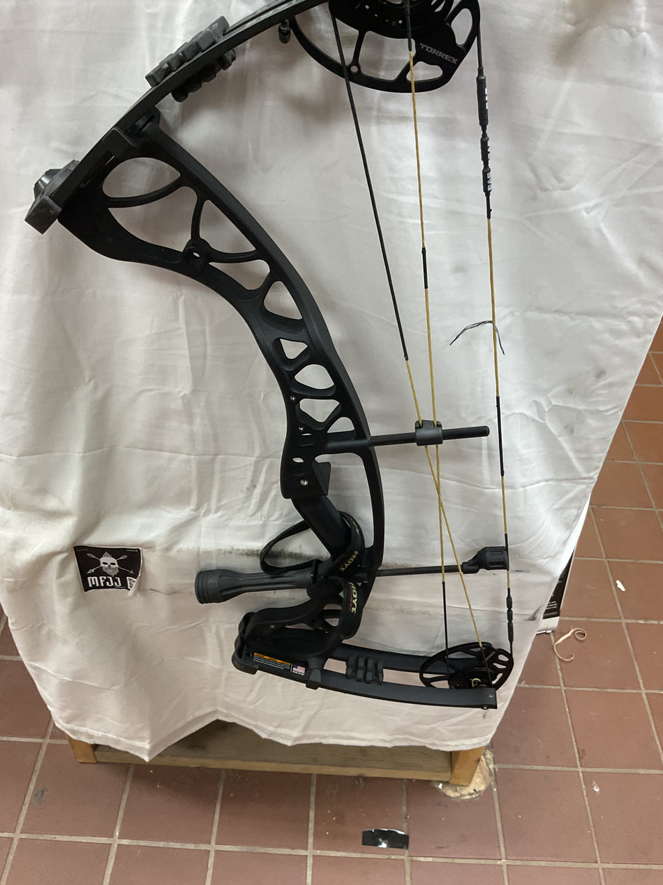 HOYT TORREX - LH/Black/70 - #HTLHB70 - 14 - USED BOW!!!