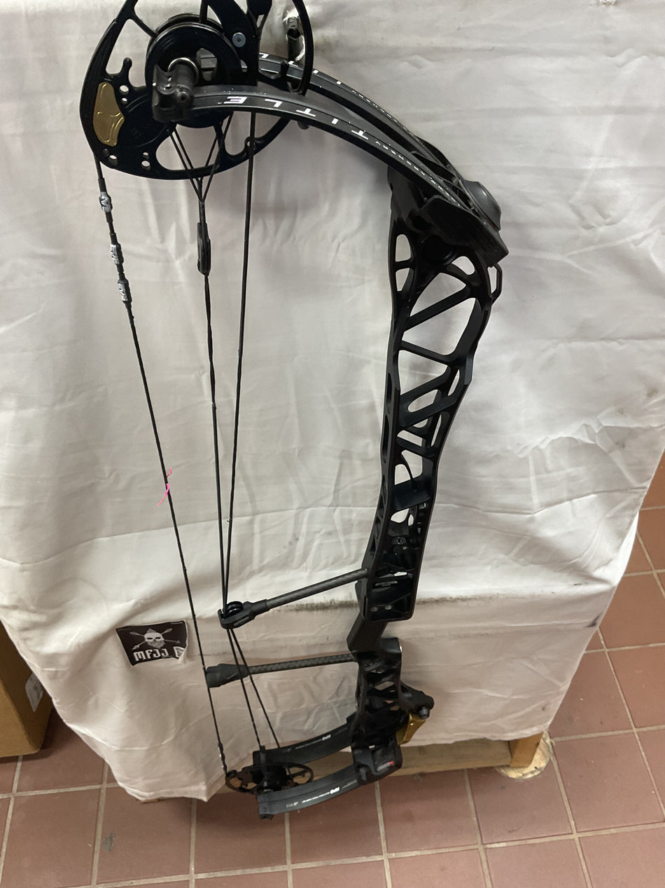 MATHEWS TITLE 38 GEN 1 - RH/Black/70# - MT38G1RHB70 - 8 - USED BOW!!!